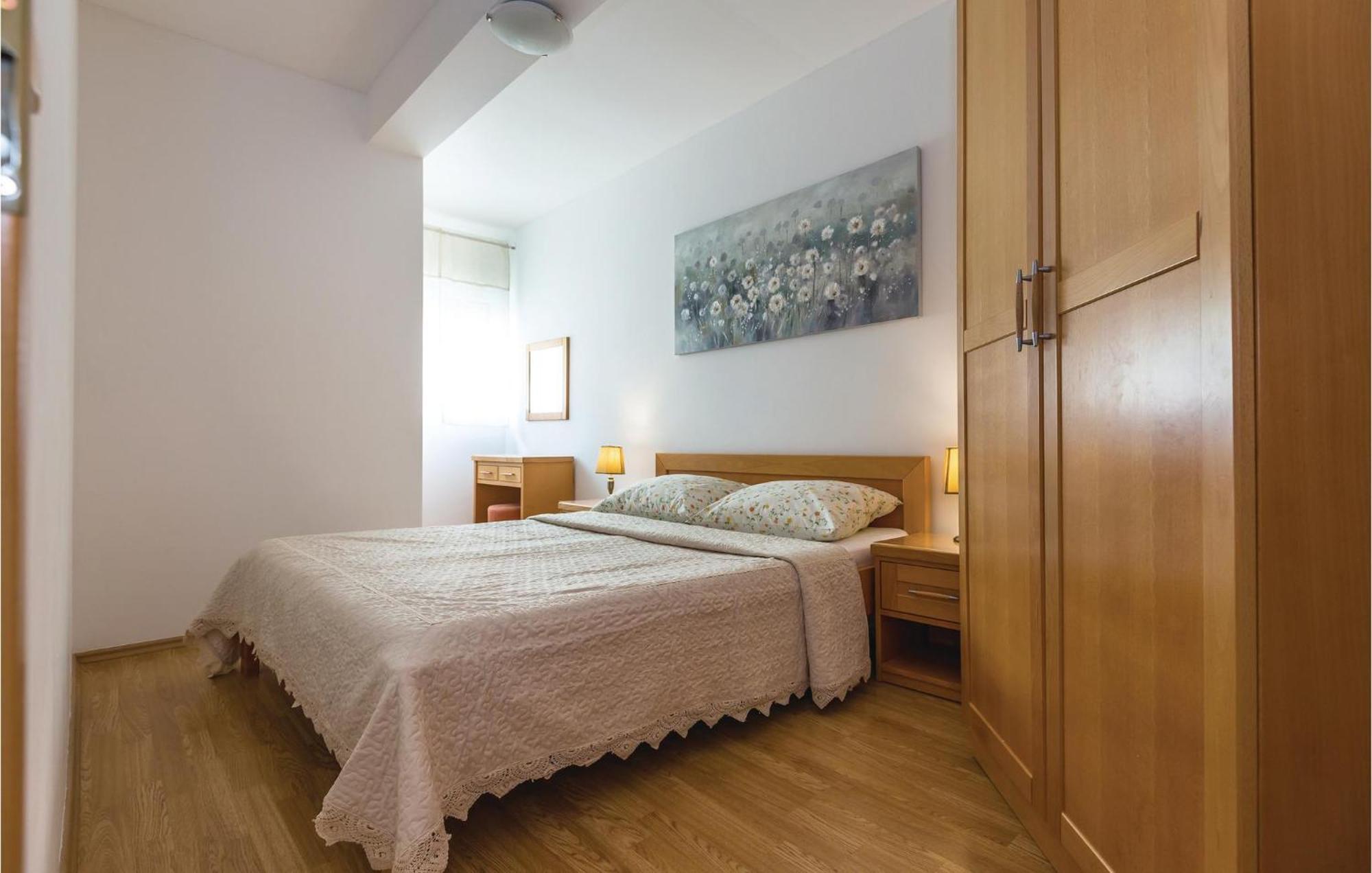 Stunning Apartment In Makarska With Wifi ภายนอก รูปภาพ