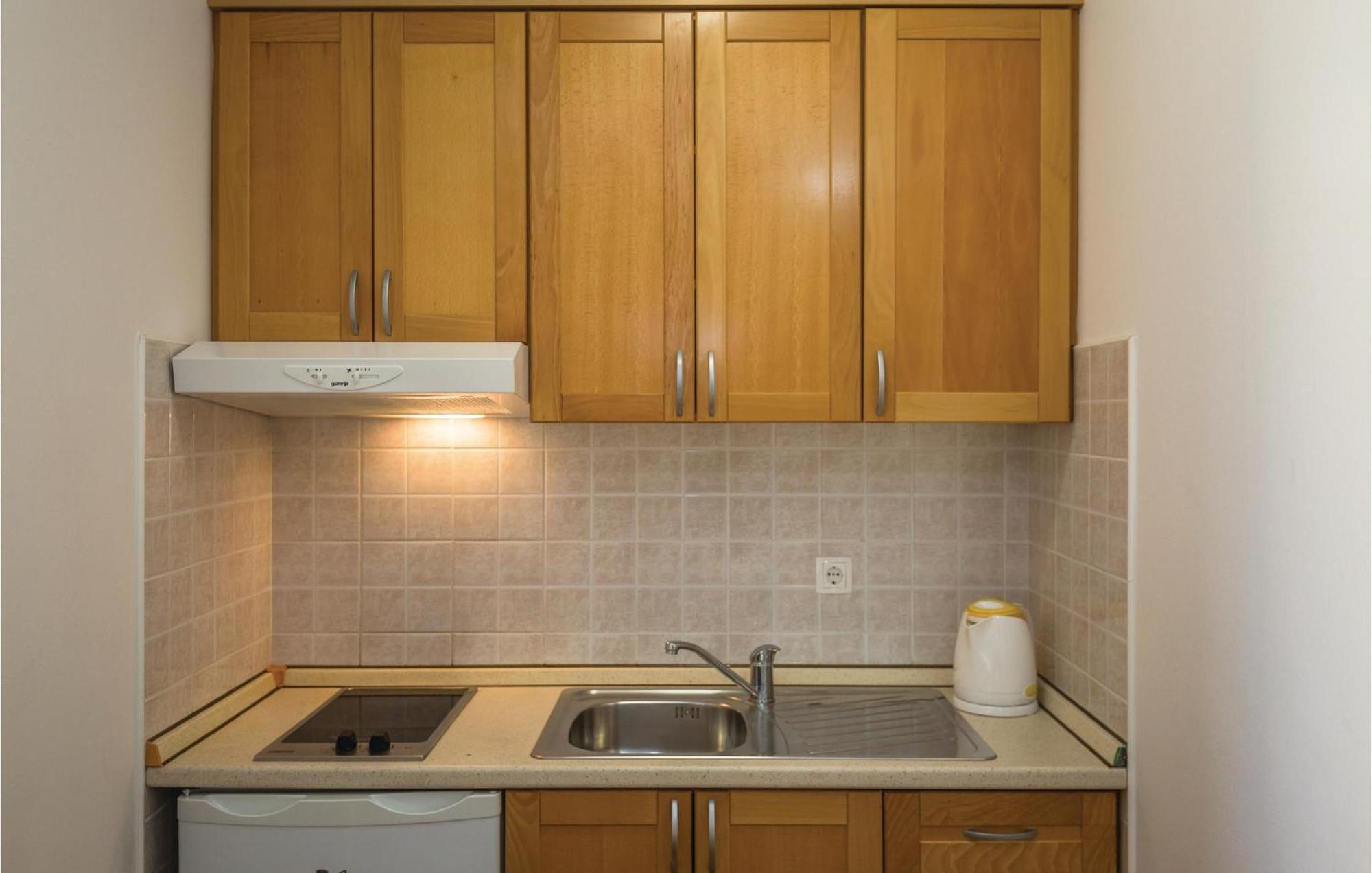 Stunning Apartment In Makarska With Wifi ภายนอก รูปภาพ