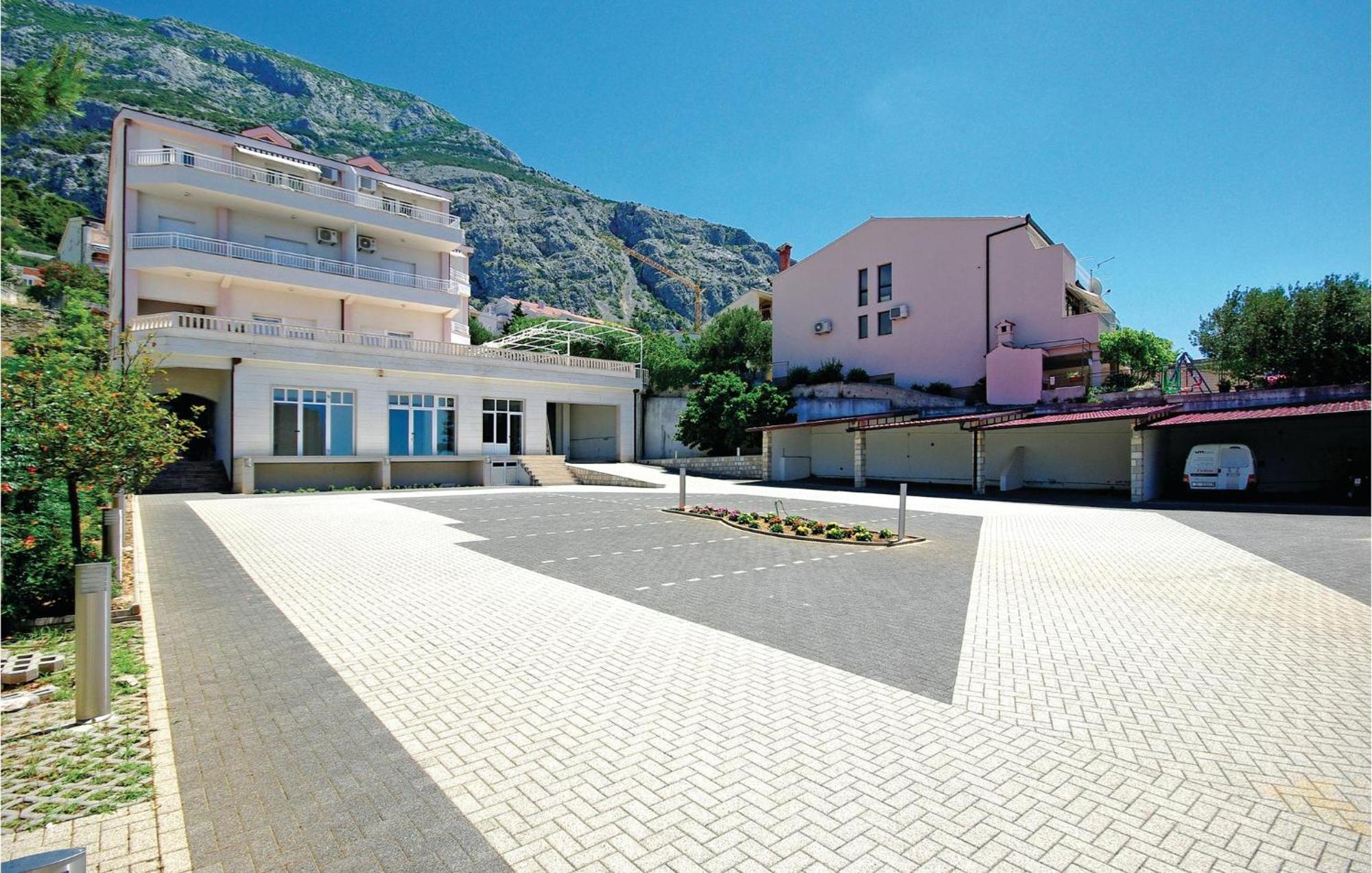 Stunning Apartment In Makarska With Wifi ภายนอก รูปภาพ