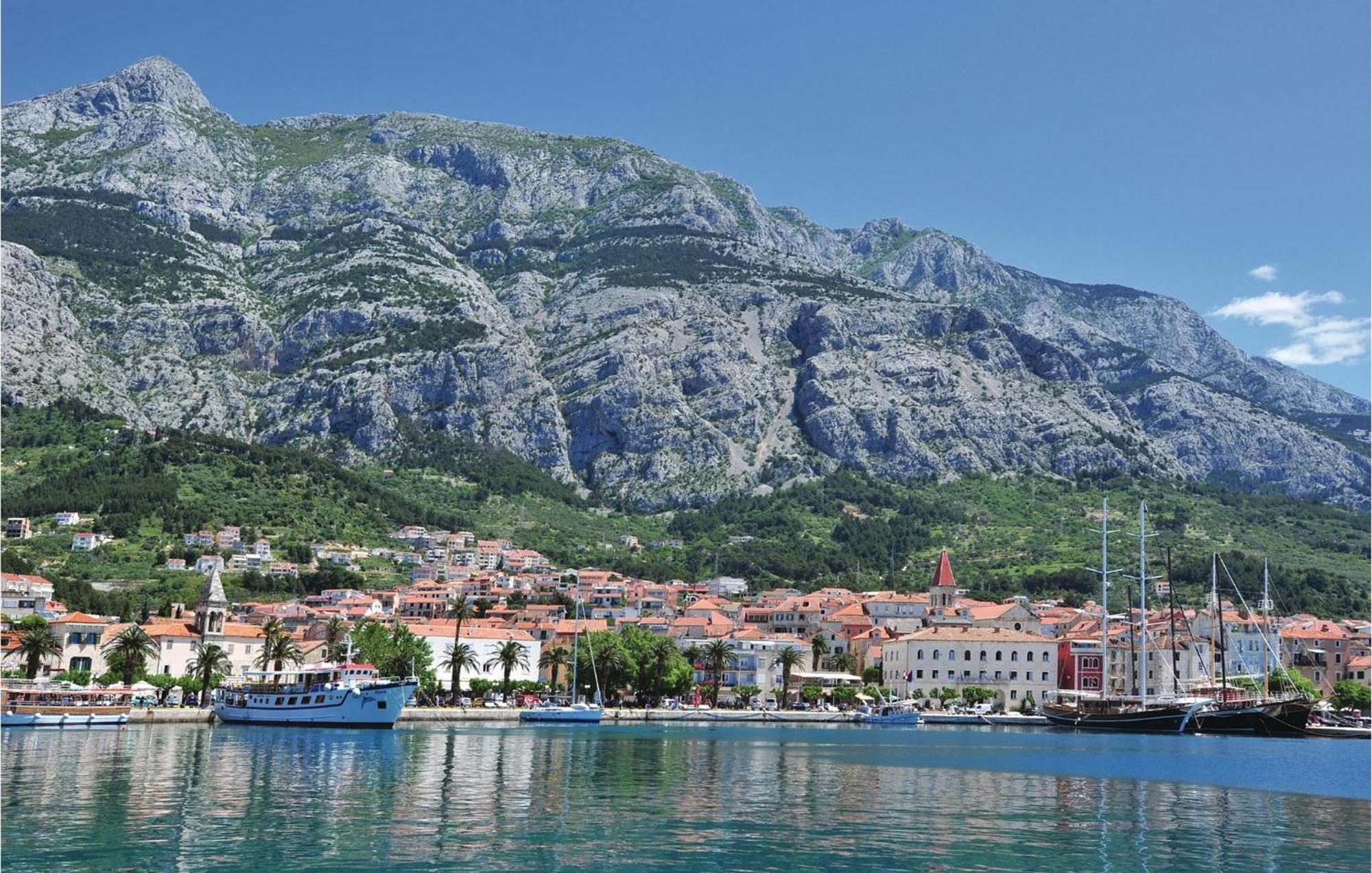 Stunning Apartment In Makarska With Wifi ภายนอก รูปภาพ