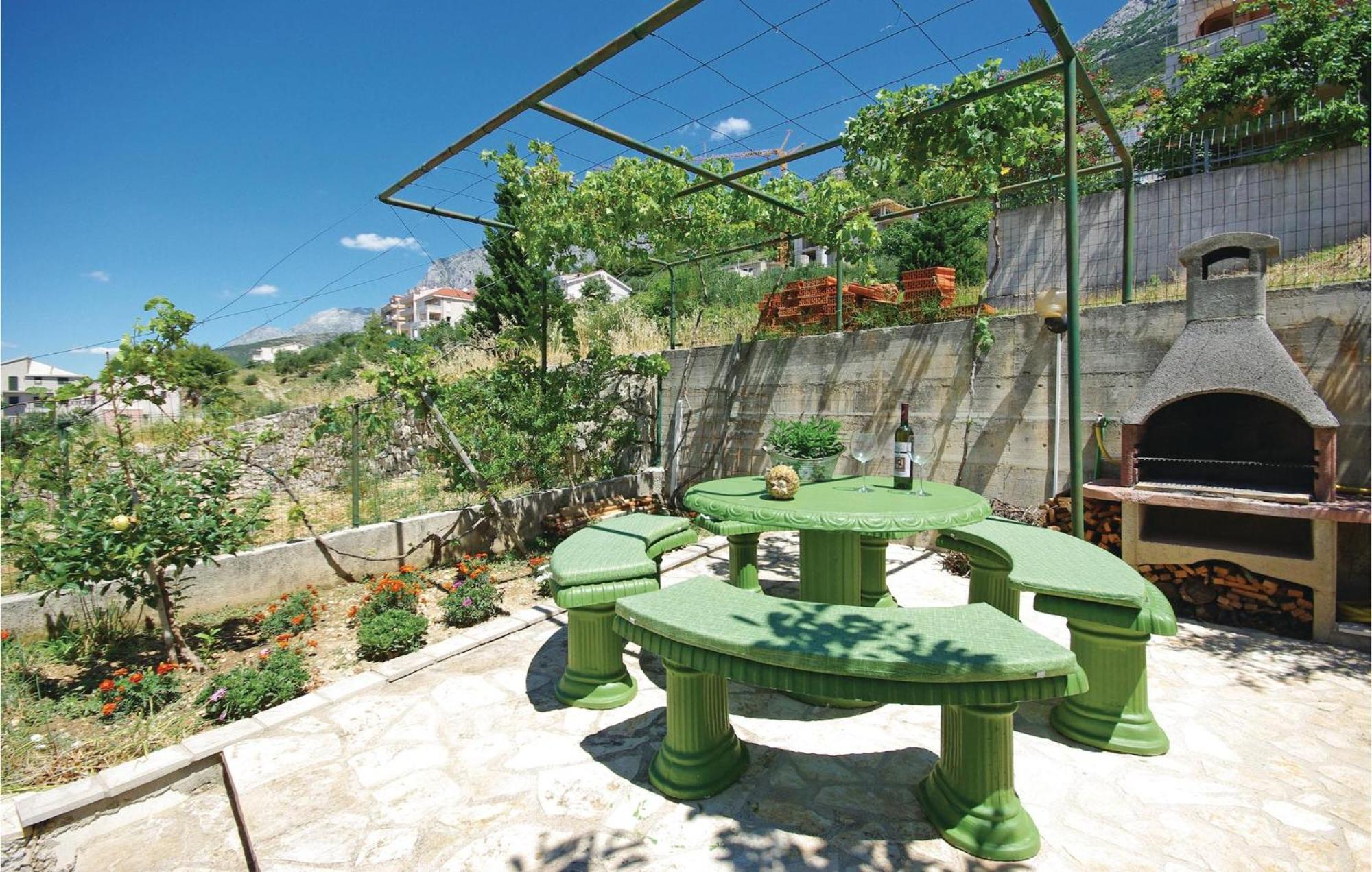 Stunning Apartment In Makarska With Wifi ภายนอก รูปภาพ